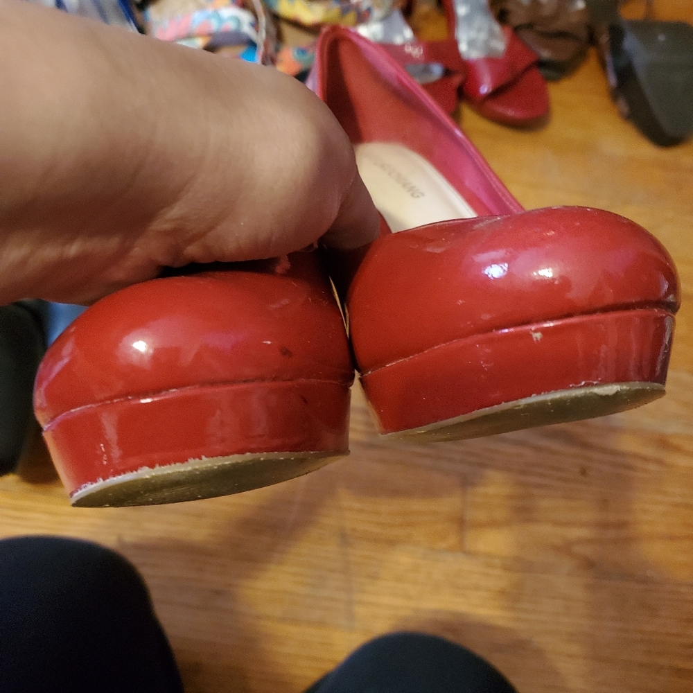 Red pumps - Picture 2 of 7